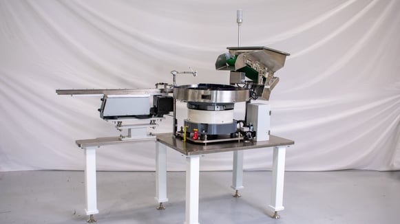 Bellco Feeders' vibratory bowl feeder page featuring a feeder with legs.
