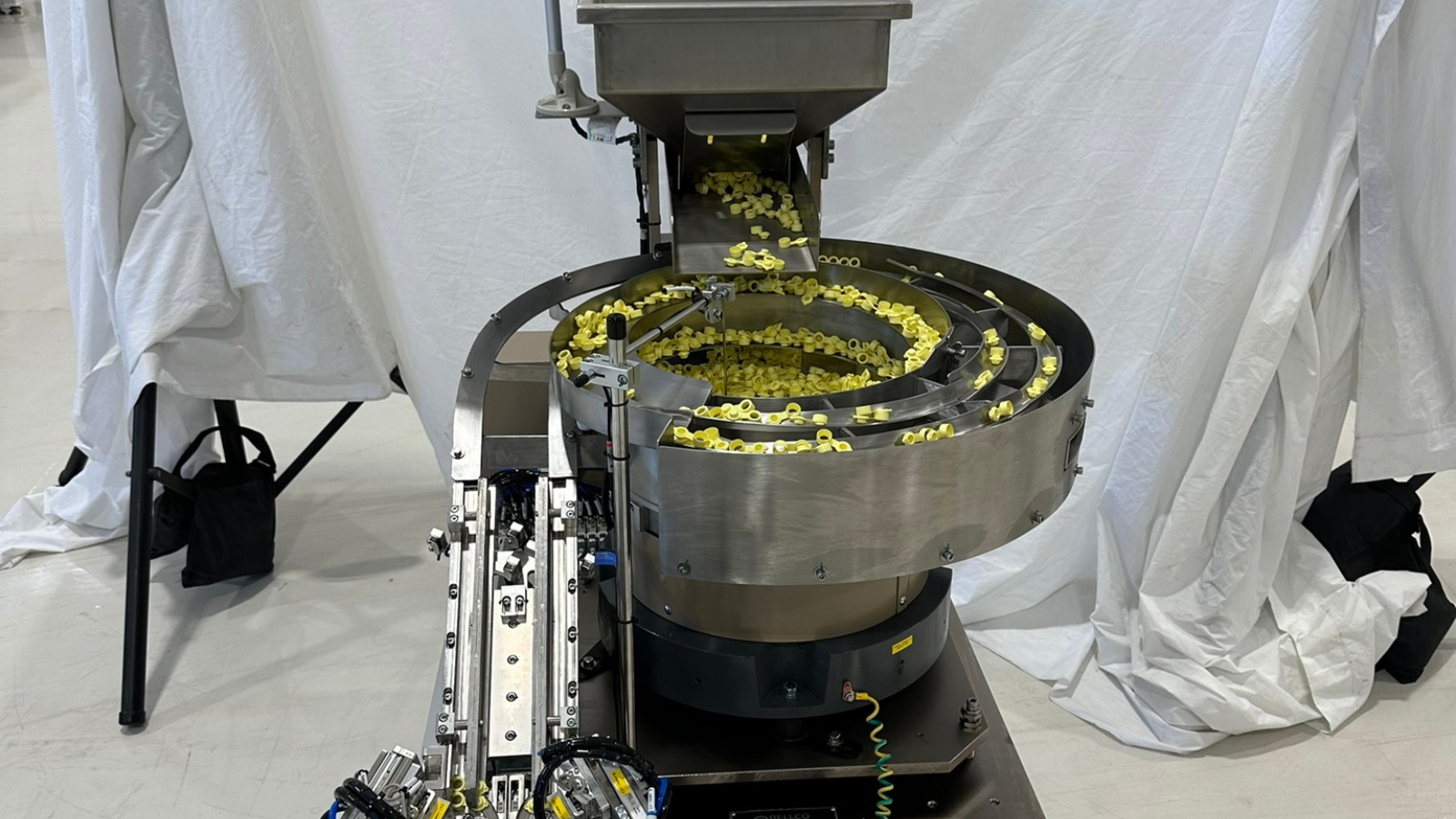 image of complete feeder system